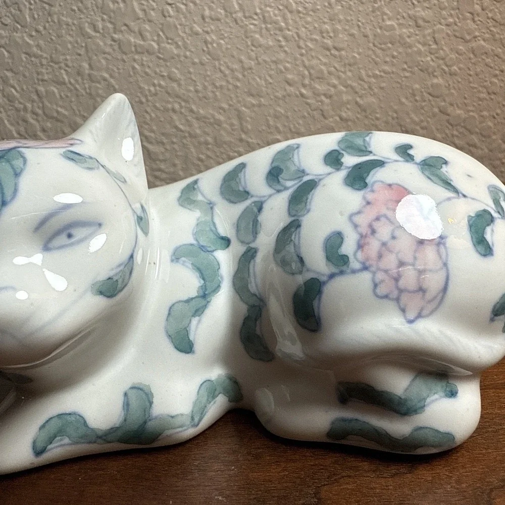 Vintage cat figurine white cat Green Ivy Flowers